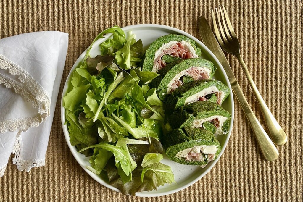 Rotolo agli spinaci con robiola e prosciutto cotto