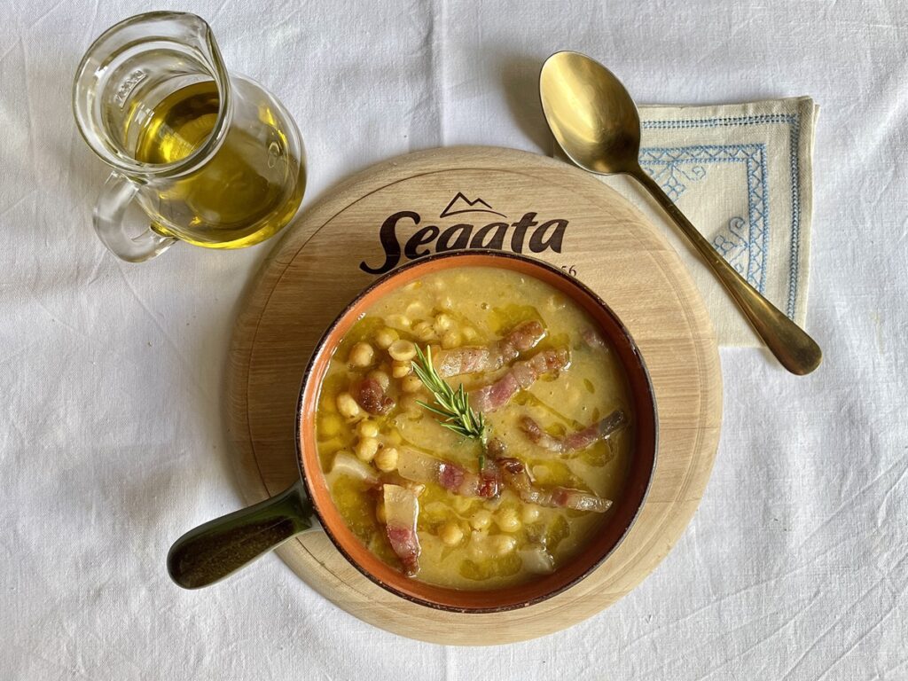 Zuppa di ceci, guanciale e rosmarino